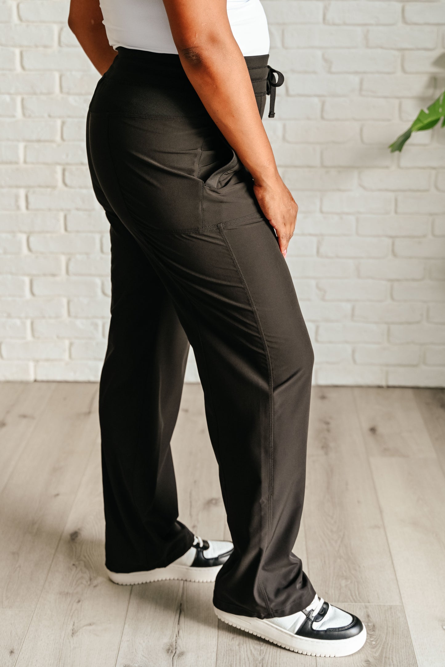 Runner's High Drawstring Joggers in Black - Southern Divas Boutique